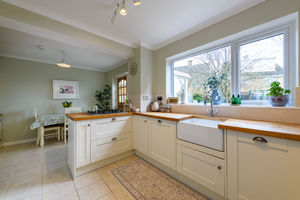 Kitchen/Breakfast Room- click for photo gallery